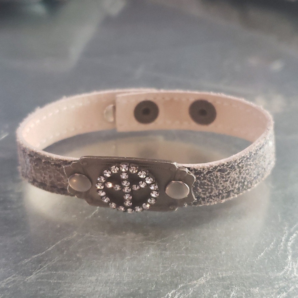 3/30 Handmade leather bracelet peace symbol